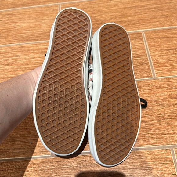 EUC Vans ASPCA cat lace up shoes. Women’s 7.0 - Picture 5 of 7